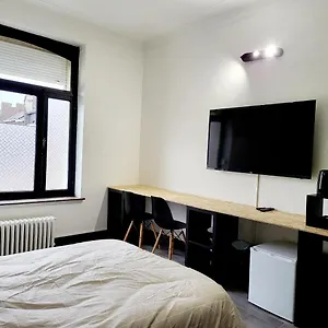 Private Industrial In Center Of Habitación en casa particular Charleroi